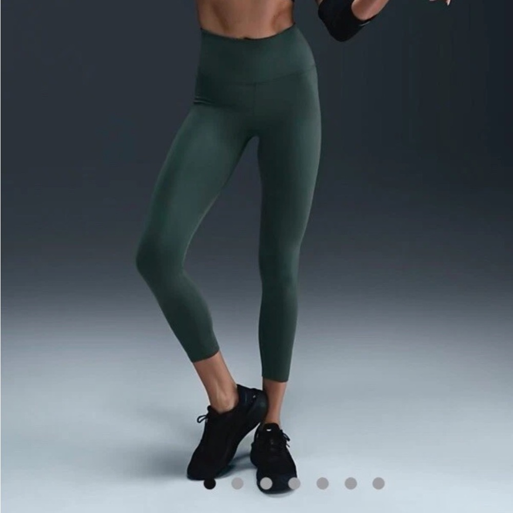 Nike Green High-Waisted Compression Leggings size small